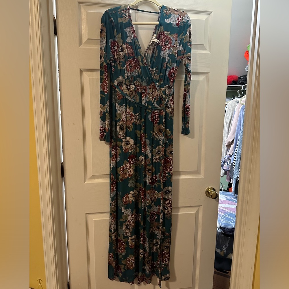 Maternity dress. Only worn a couple times.
